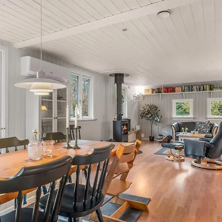 Casa vacanze Hughlek - From The Sea By Interhome *